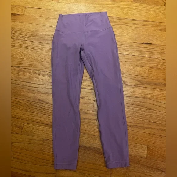Lululemon Wisteria Purple 25” Aligns Size 6 - NWOT - Picture 4 of 5